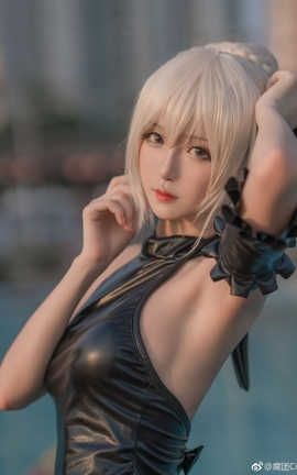 腐团儿Ikaros-黑泳装_阿尔托莉雅_丽丝库