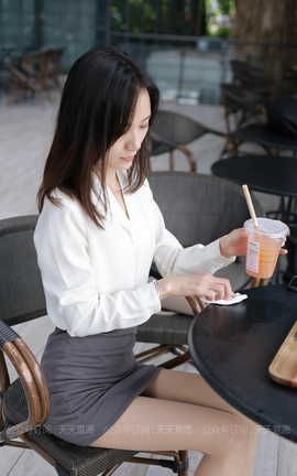 异思趣向IESS 丝享家 855：小六《白色OL装》_丽丝库