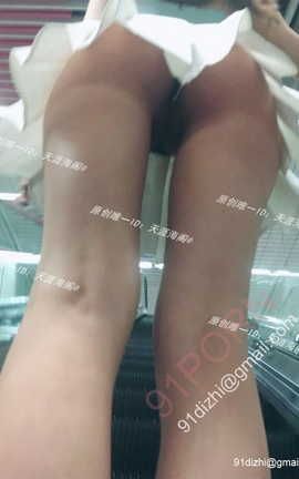 91红人天涯海阁 水嫩娇妻地铁站真空露出_丽丝库