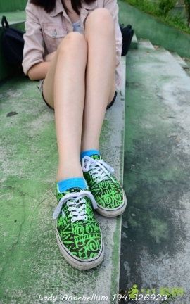 高校妹子丝足写真-紫紫