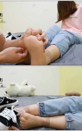 誉铭传媒 袜足摄影  一名TK怕痒粉衣小妹[720X404][30分7秒]_丽丝库