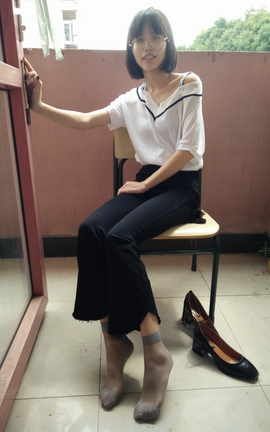 蕾蕾短丝套图-严梦婷_丽丝库