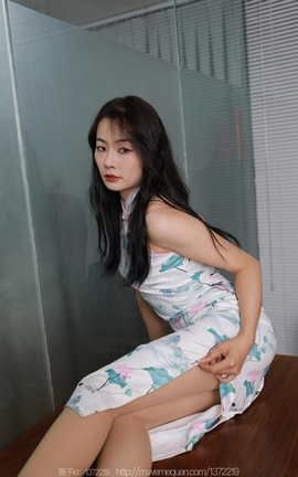 异思趣向IESS  2022.12.26 丝享家 1310 小金《孔雀蓝高跟》_丽丝库