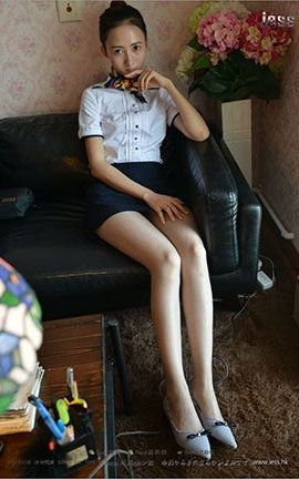 异思趣向IESS美足写真 丝足便当135 新模momo_丽丝库