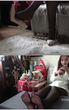 K&M足控脚底视频 161-黑丝白色连衣裙美女挑鞋[3840X2160][18分44秒]_丽丝库