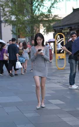 精选街拍作品 NO.1530 连体紧身包臀裙美女_丽丝库
